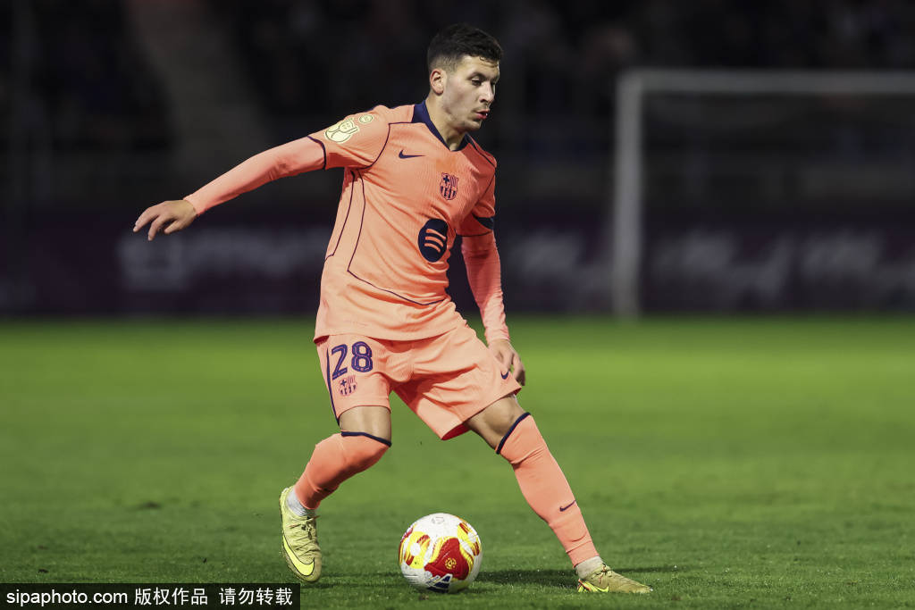 米兰与科莫争抢巴萨新星昆卡：法甲报价的背后故事与未来展望